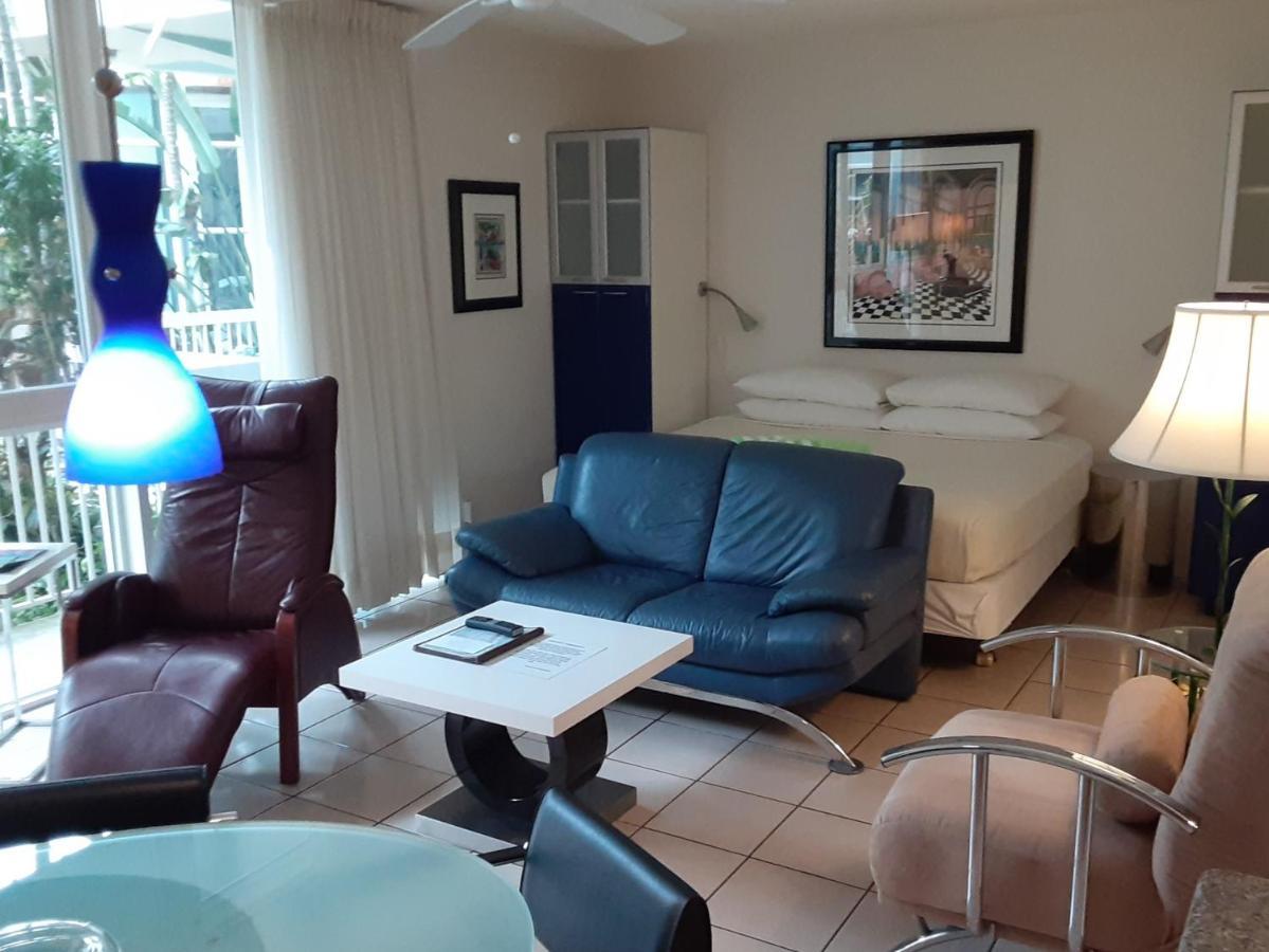 Estudio con vistas al jardín