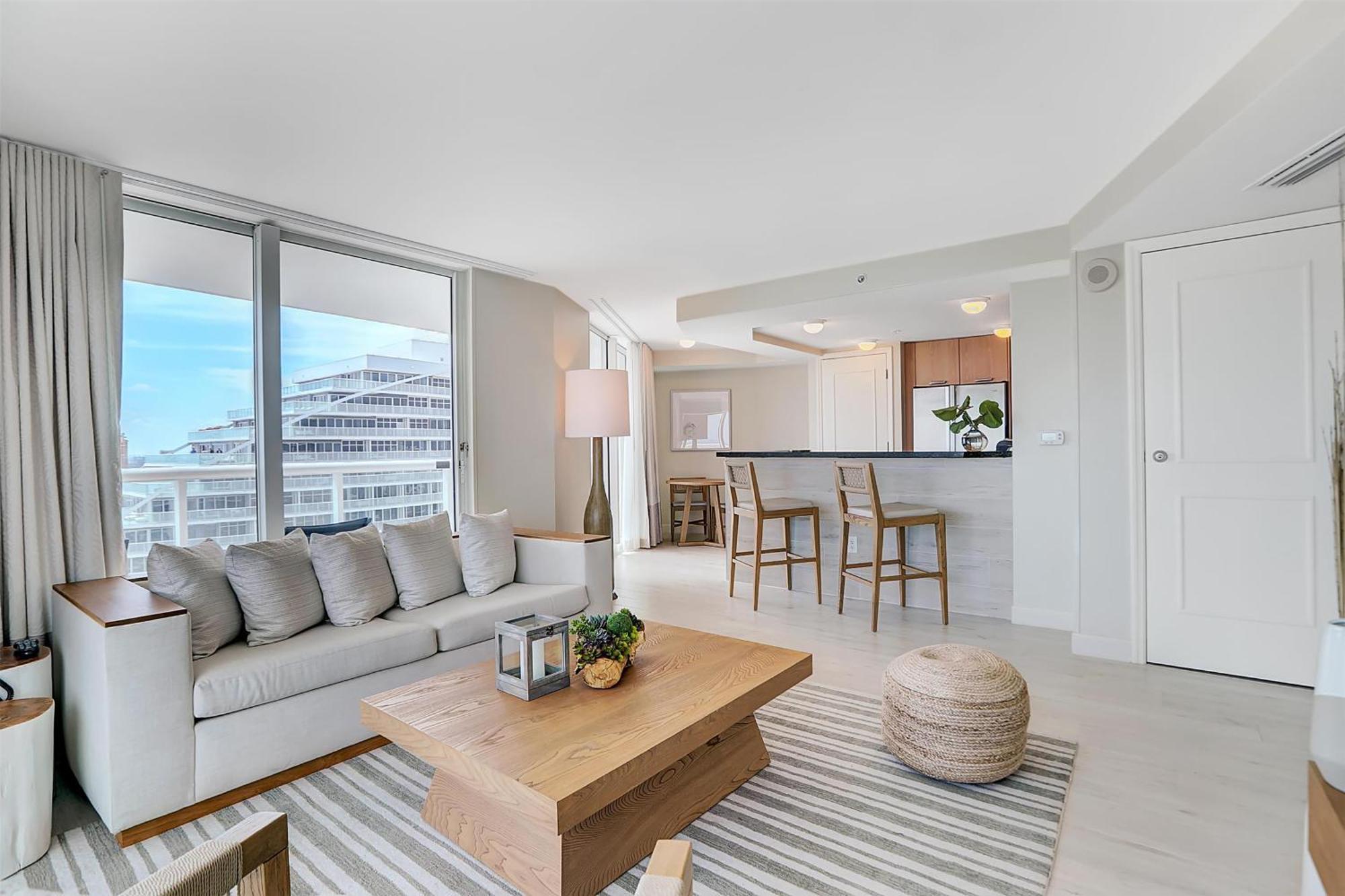 One-Bedroom King Suite Oceanfront View,1276559749:JPEG