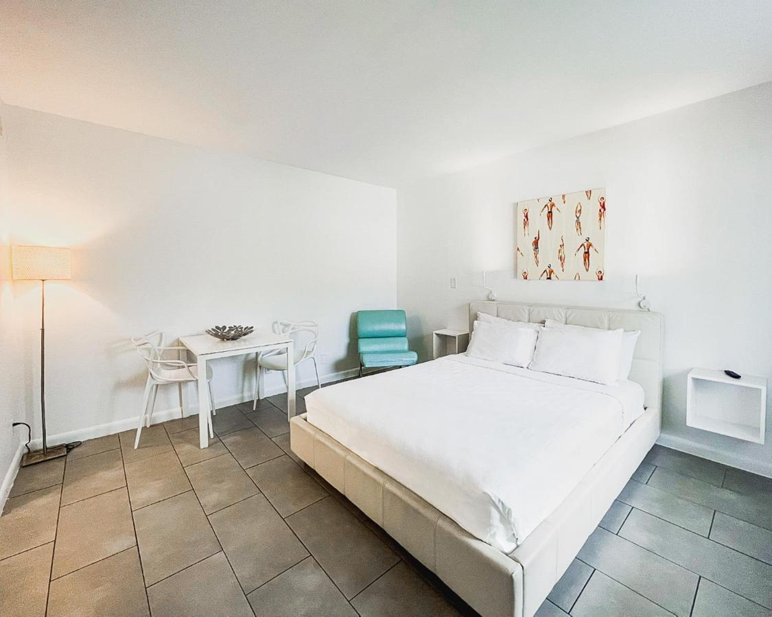 Studio met Queensize Bed