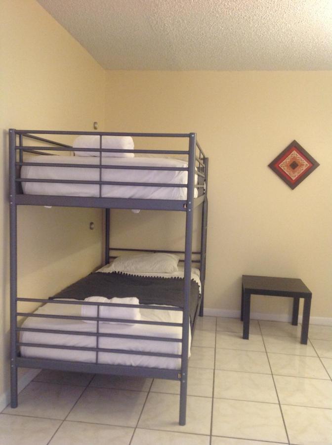Cama individual en habitación compartida
