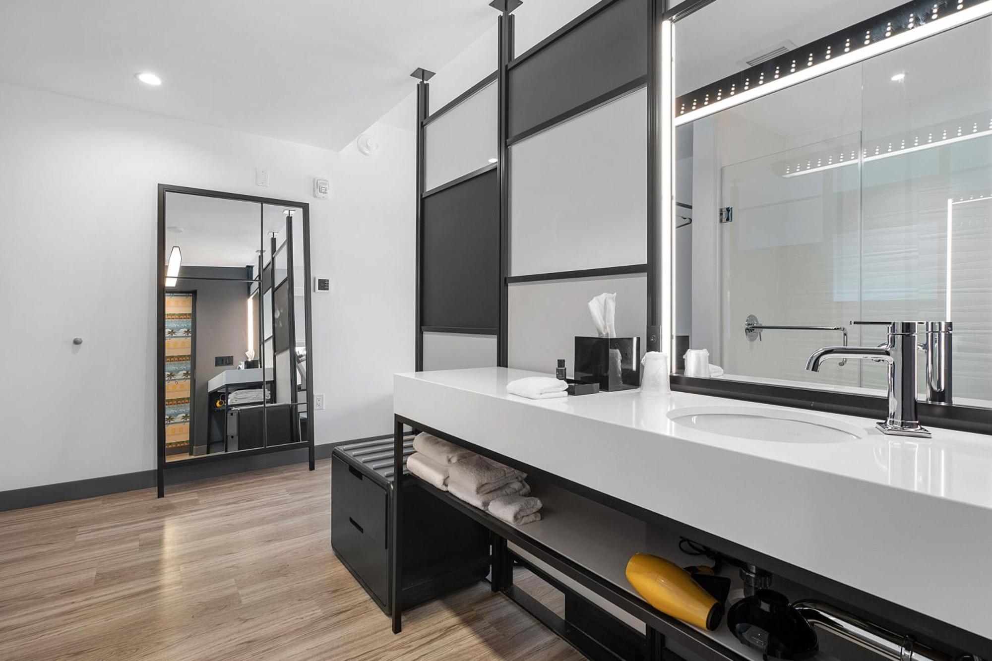 Chambre Lit King-Size - Vue sur Ville