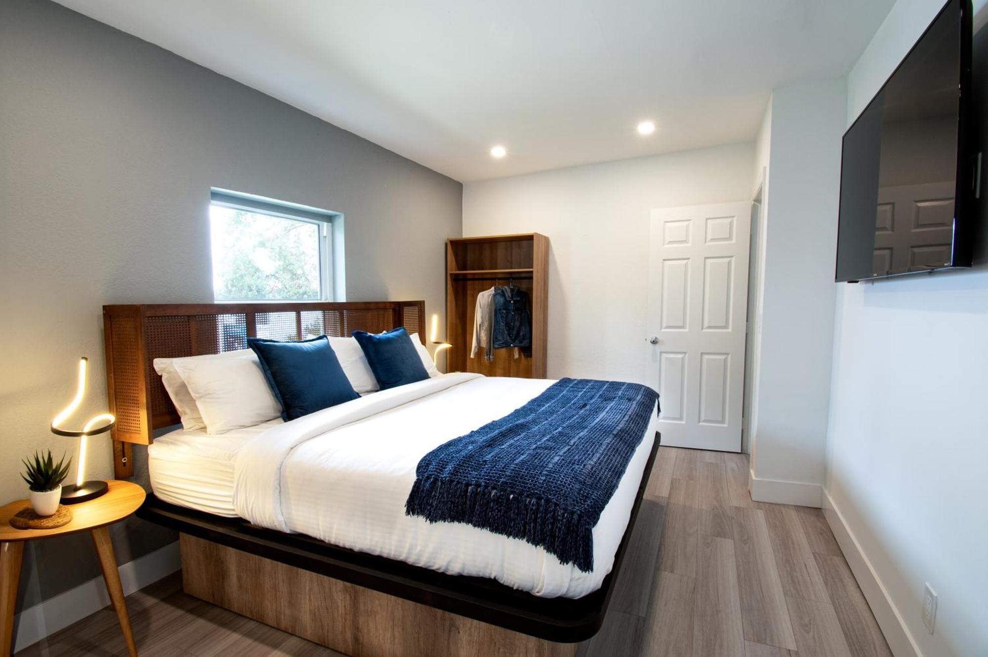 Two-Bedroom Suite,1540582333:JPEG