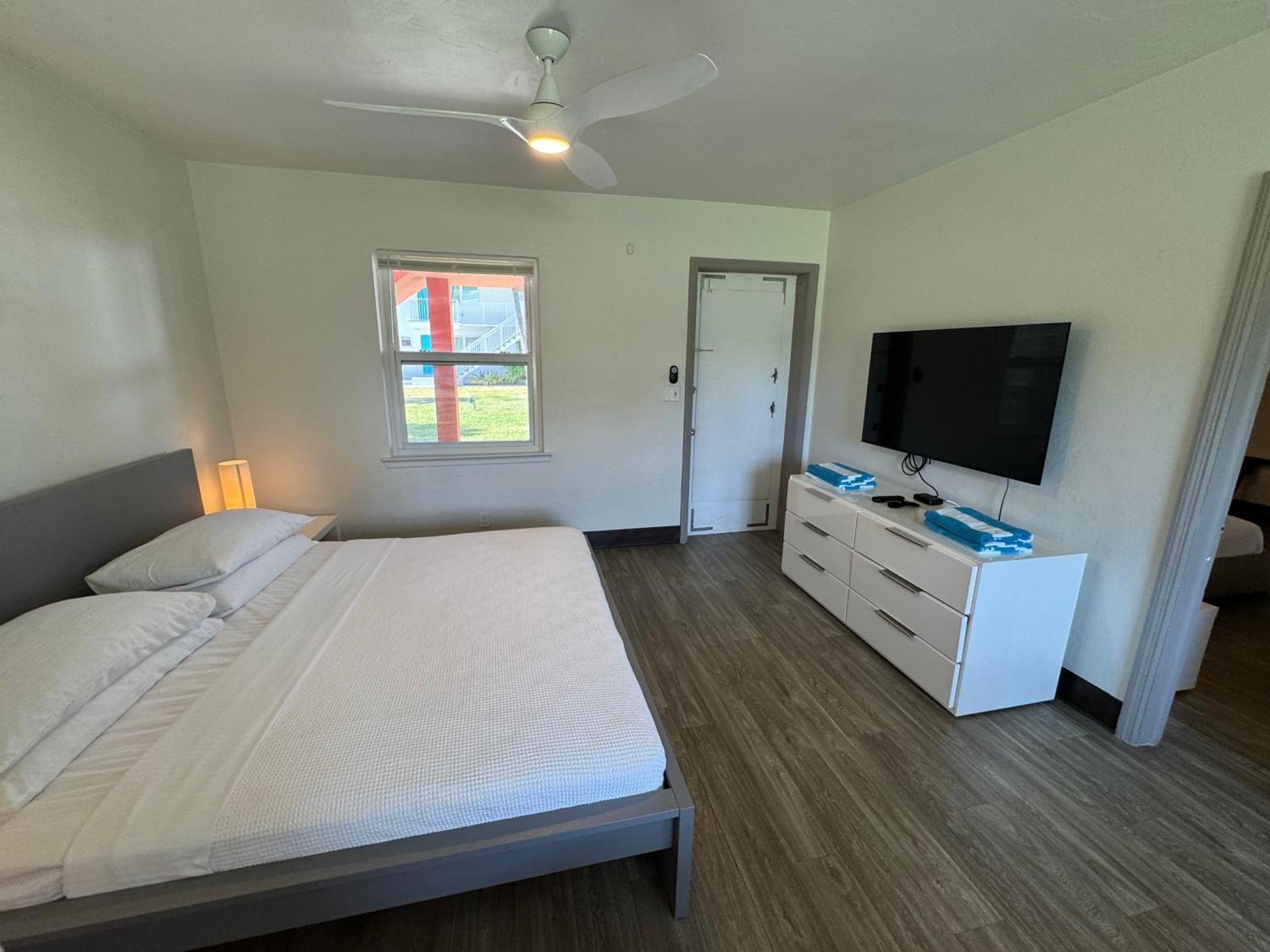 1 Bedroom Deluxe Traditional Building