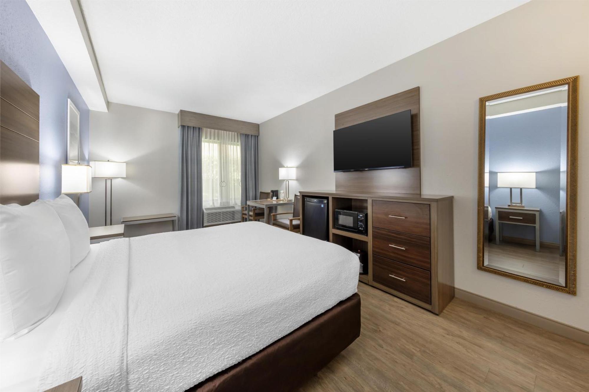 Chambre Lit Queen-Size avec Baignoire - Accessible aux Personnes à Mobilité Réduite/Non-Fumeurs