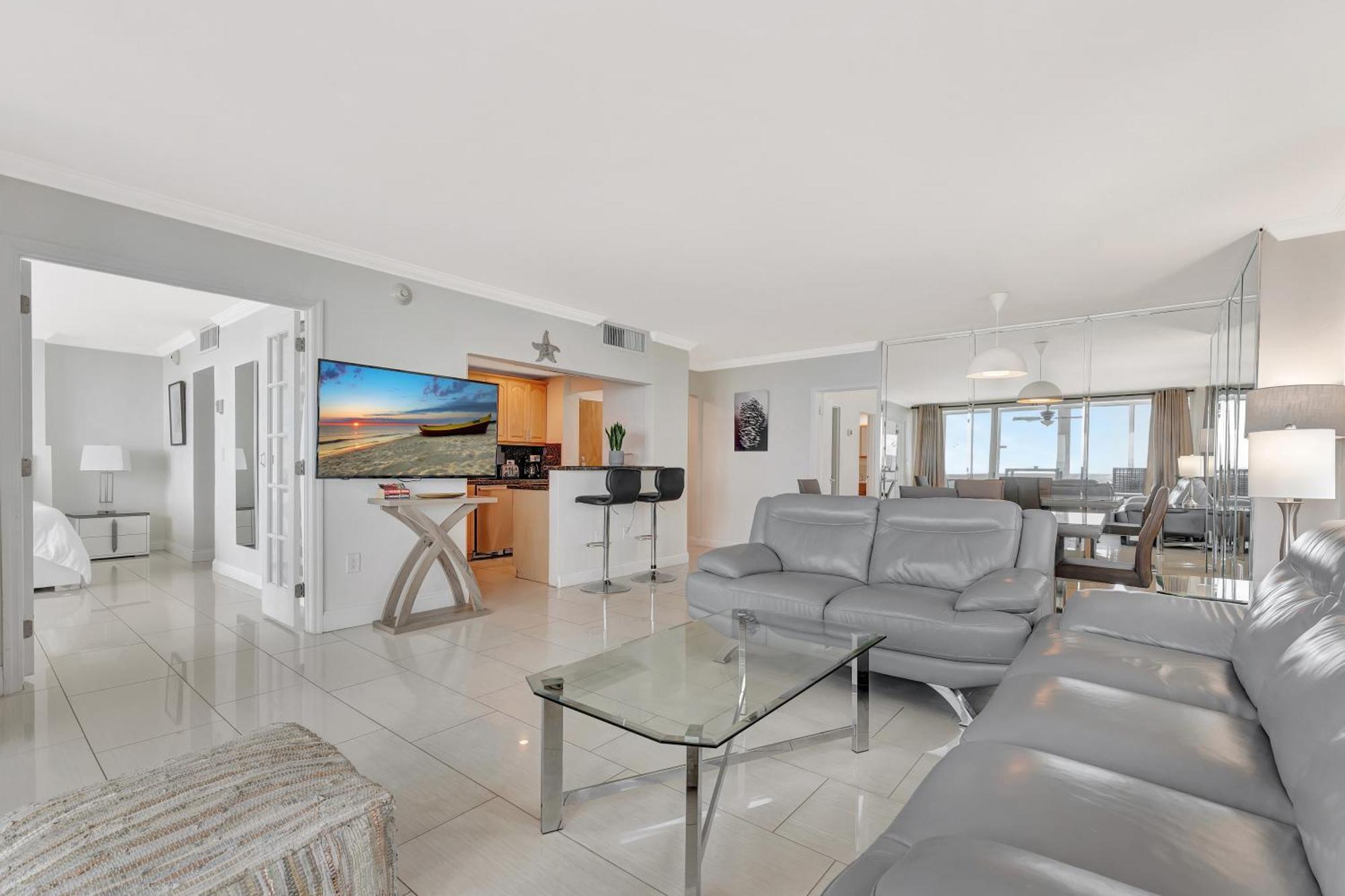 Deluxe One-Bedroom Apartment,1770869730:JPEG