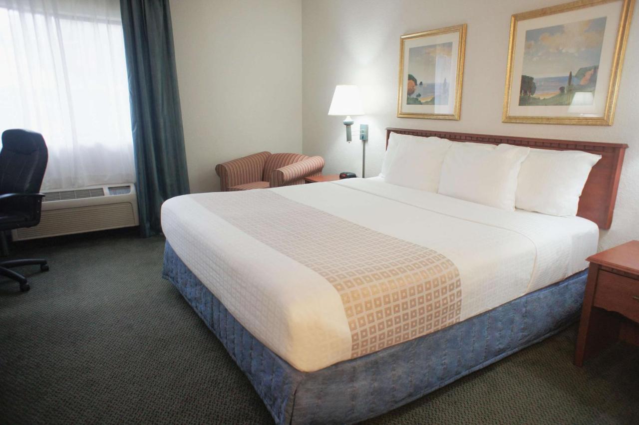 Zimmer mit Kingsize-Bett und Badewanne – barrierefrei, Nichtraucher