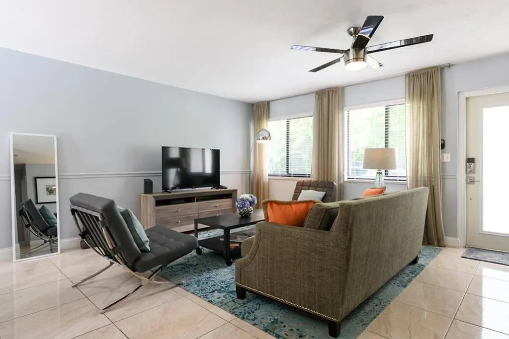 Paradise Home 3 Bedroom With Heated Pool Close To Beach-1
