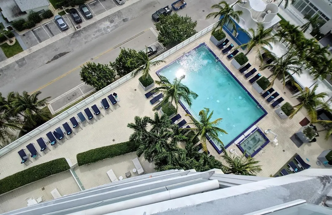Modern Luxury Beach Hotel Large 2 Bedroom With Views 2208-1