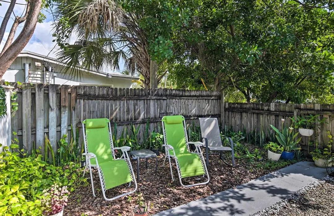 Shady And Eclectic Fort Lauderdale Dwelling With Yard!-1