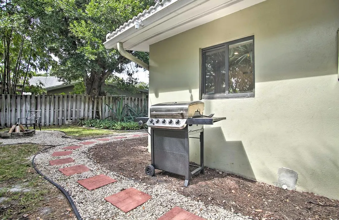 Dreamy Wilton Manors Oasis Dine, Shop And Swim!-1
