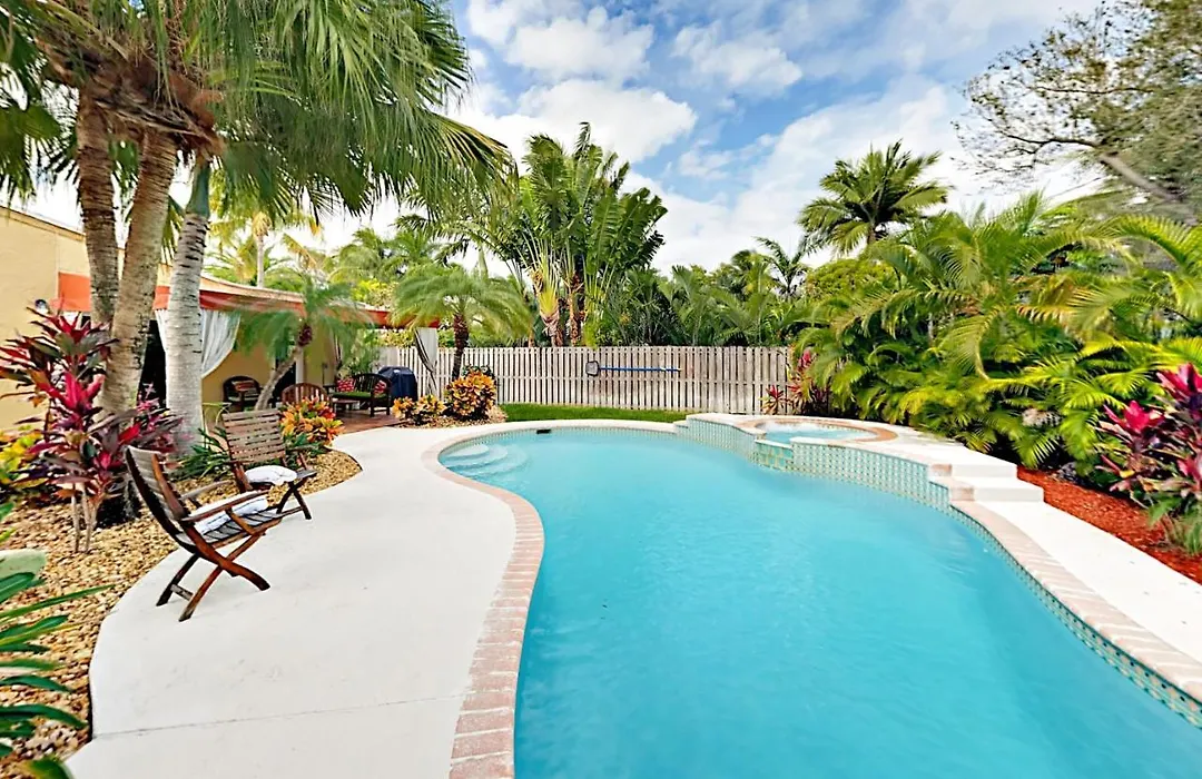 Las Olas Oasis-1