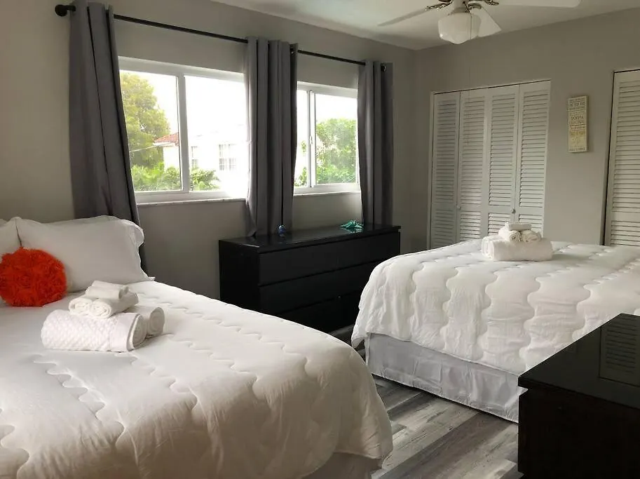 Private Poolside Oasis & Close To The Beach!-1