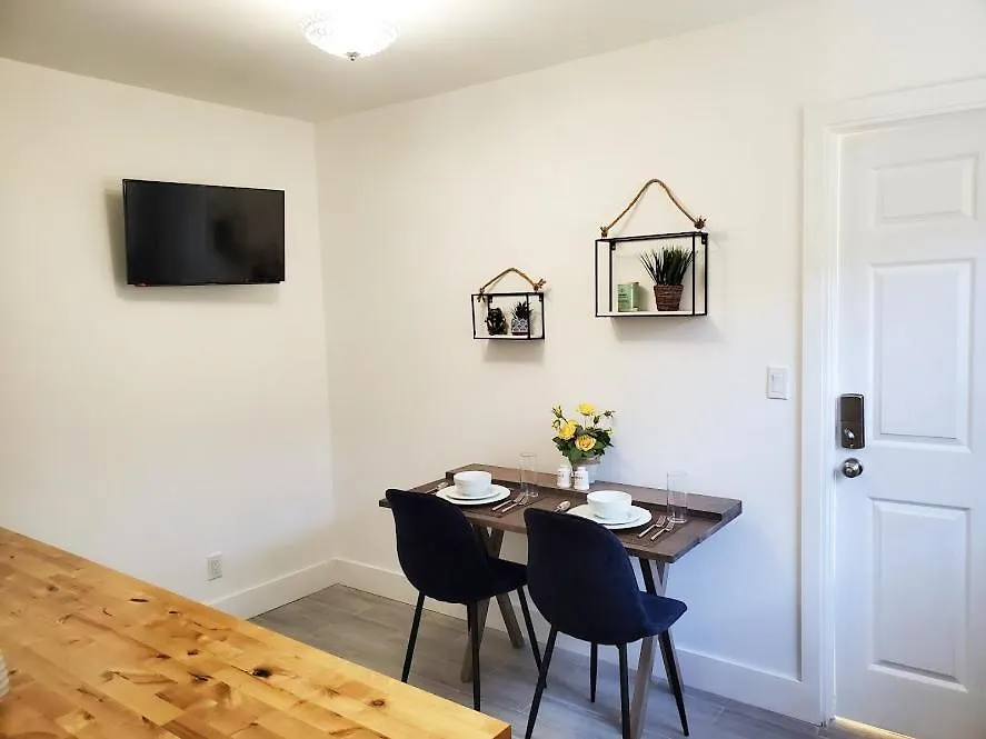 Stylish & Newly-Renovated Suites Near Las Olas-1