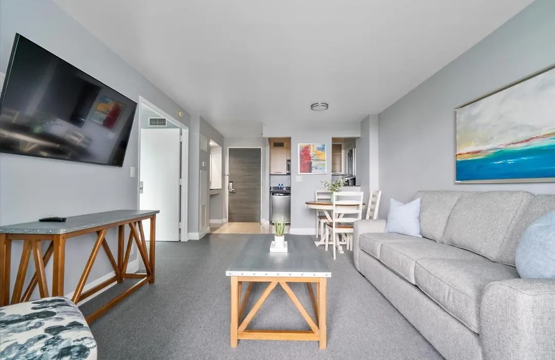 1 Bedroom Suite At Galleryone Condo-1