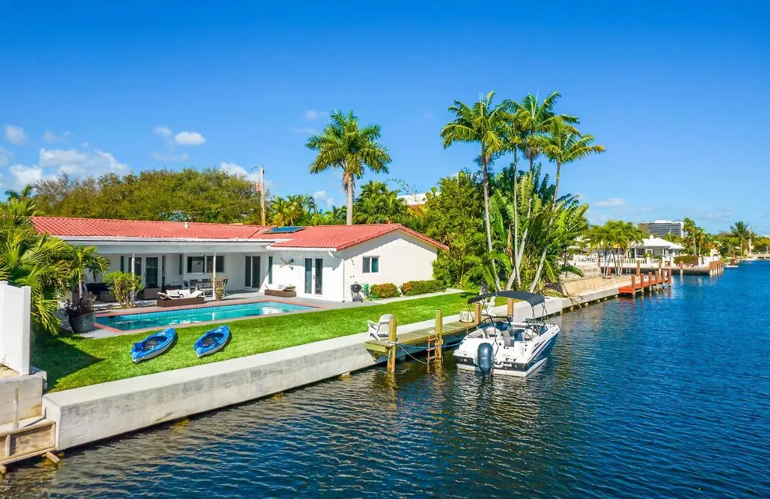 New Lux Waterfront Villa With Pool & Boat- 5 Min To Beach- Boat Cruising & Fishing Trips Available For Extra Fee-1