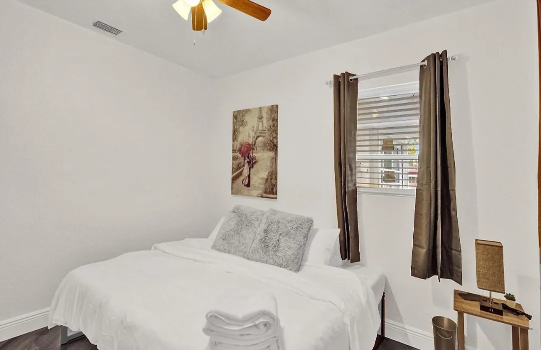 Brand New 4Bed/2Bath - Renovated Luxury Stay-1