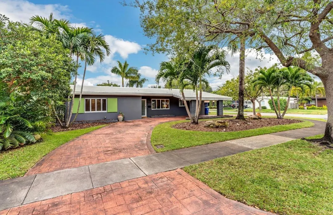 Mid Century Modern Pool Home In The Best Location! Home-1