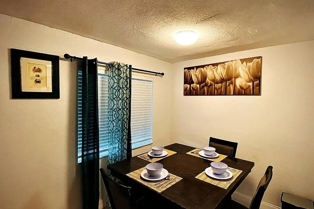 Lovely 2-Bedroom 1-Bath Rental In Oakland Park Fl-1