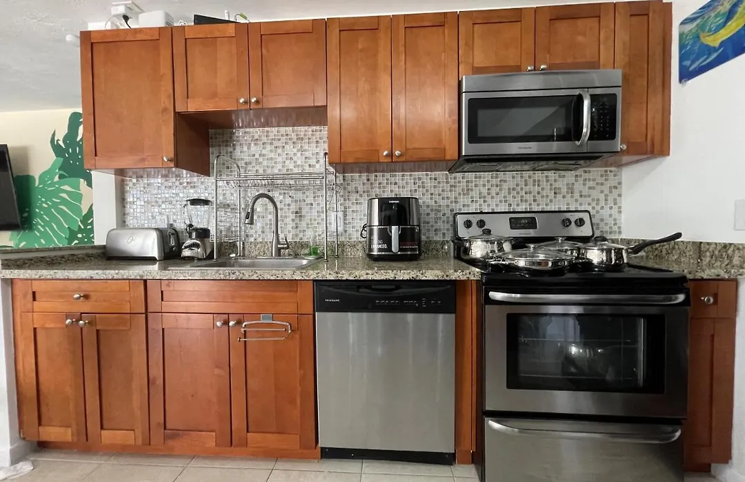 Jungle To Beach 4 R 3 Bedroom Family And Pet Heated Pool N Airport N Beach N Hard Rock-1