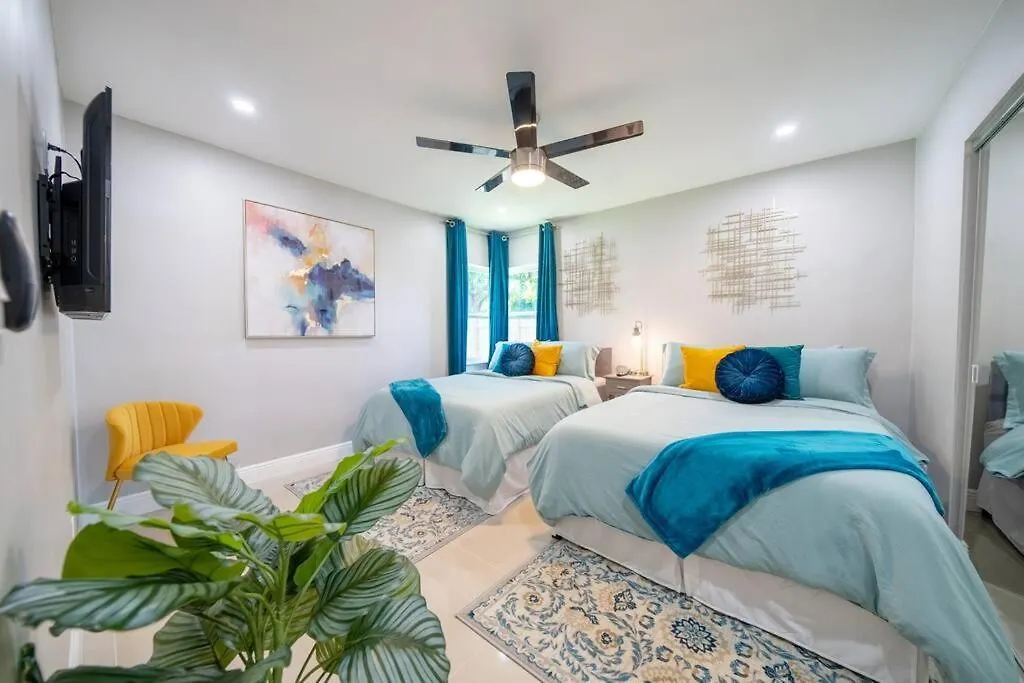 Modern 3 Bedroom Home W/ Hot Tub Near Fort Lauderdale Beach-1