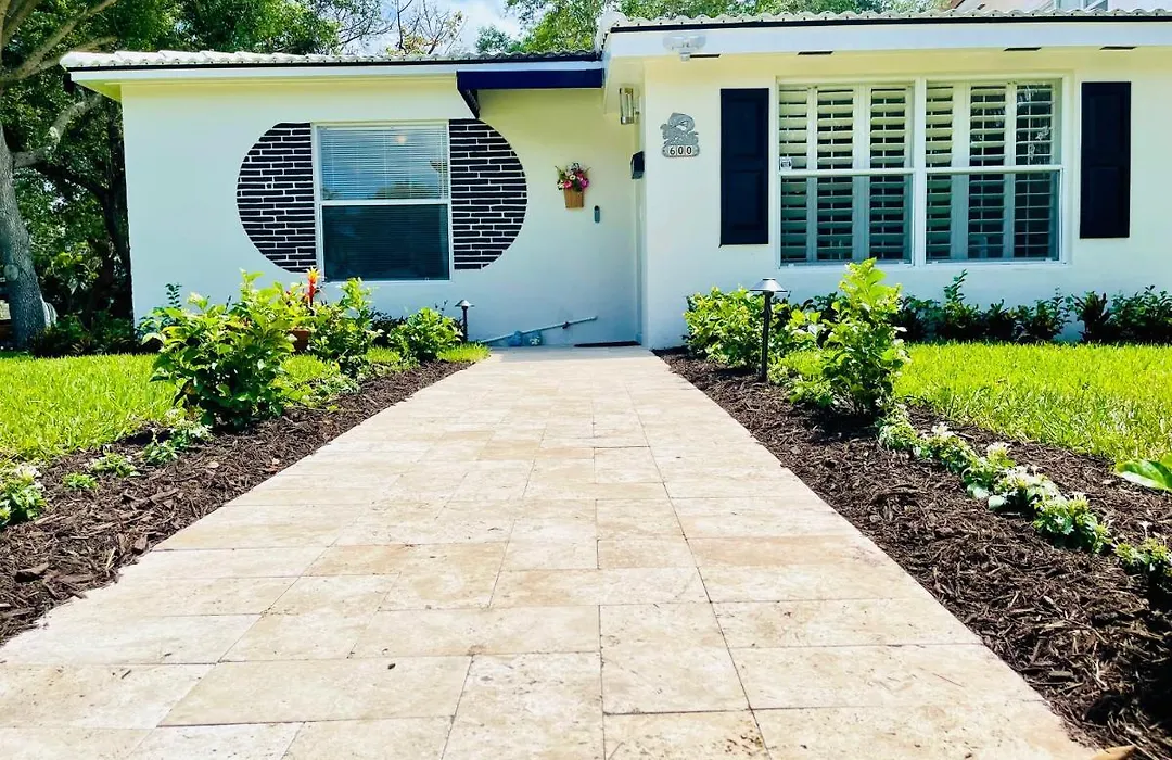 Rare Tropical Oasis With Golf Putting Green Near Las Olas And The Beach-1