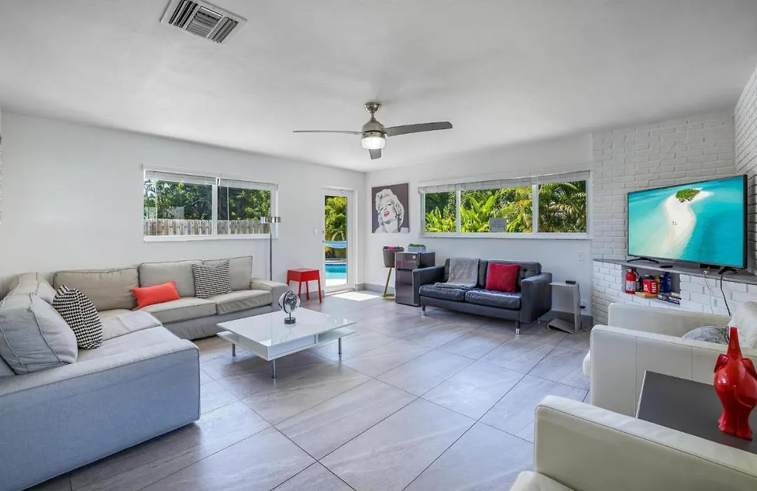 Heated Pool, Free Parking, Bbq, Fast Wifi-1