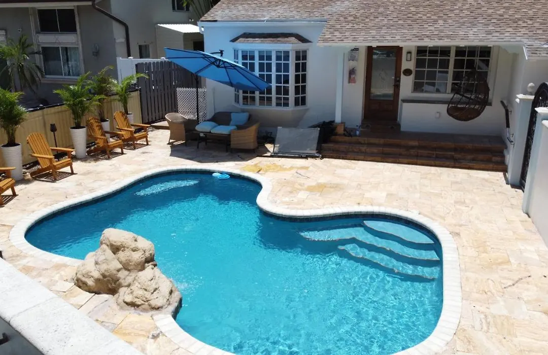 Villa Rio Vista - Massive Las Olas Compound With Pool & 3 Living Areas With Kitchens-1