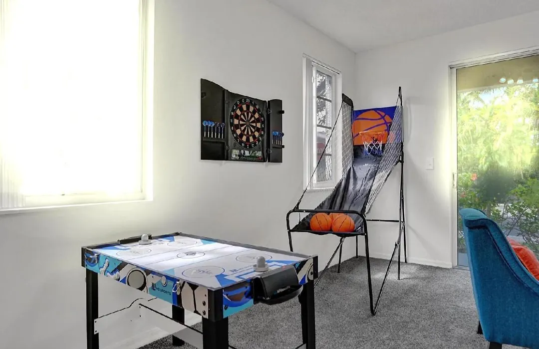 3B Waterside Villa - Luxury & Fun - Near Beach, Airport-1