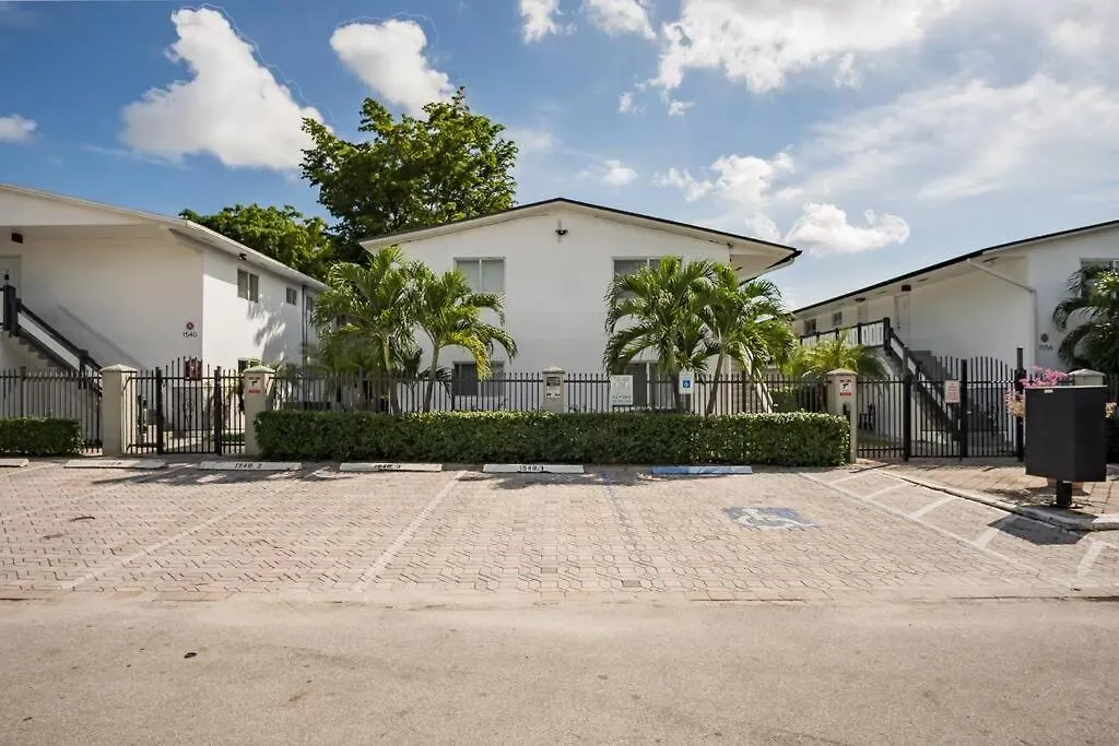 A2 - Endless Summer Vacation Rentals - 3 Bedroom Apartment Close To Casino-1