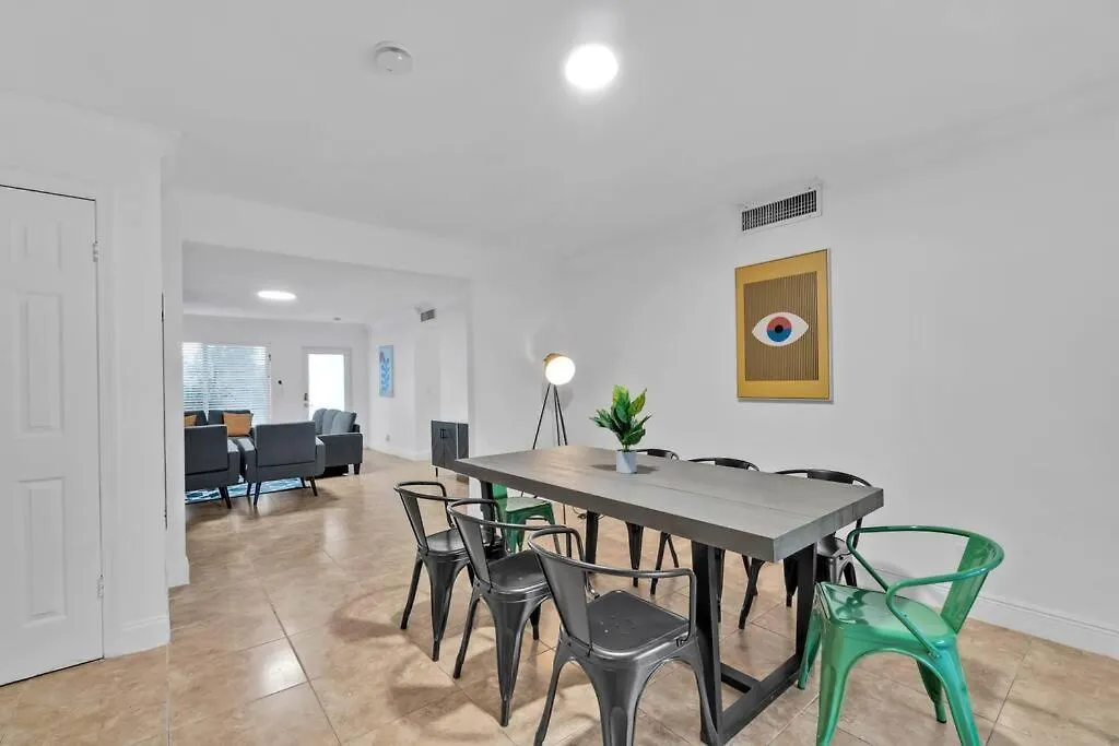 Cheerful 4Br Home, Game Room & Private Pool-1