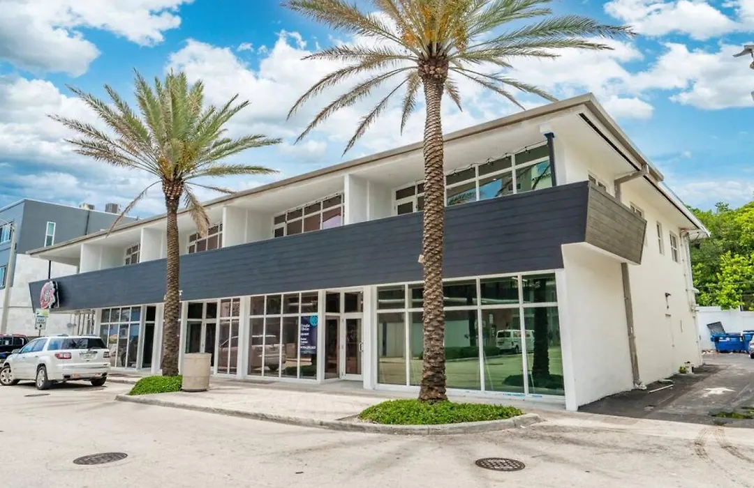 The Purple Pelican Beachfront With Ocean Balcony Unit 3-1