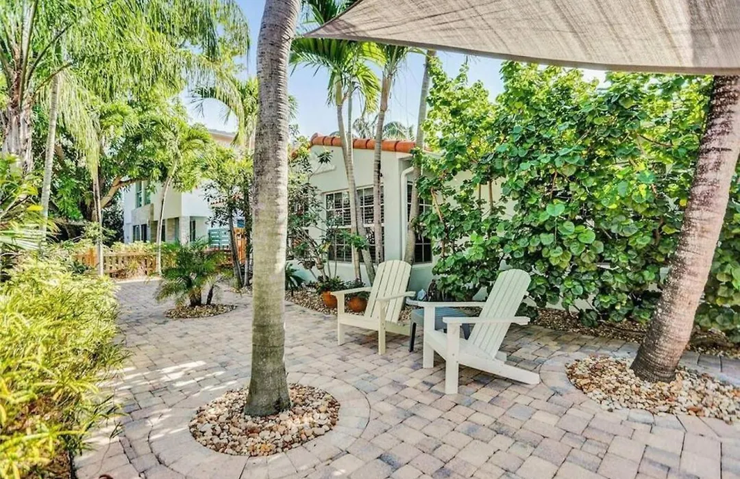 Chic Victoria Park Villa With Heated Pool And Spa-1