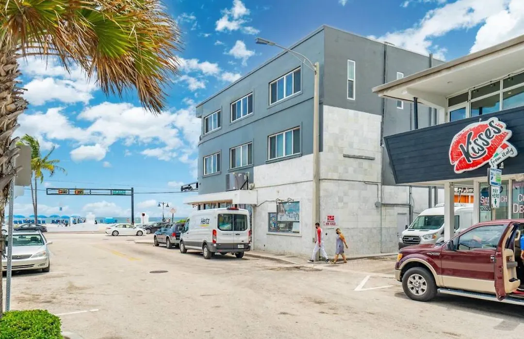Beachfront Bloos 2 Units Ocean View Balcony Units 1 And 2-1