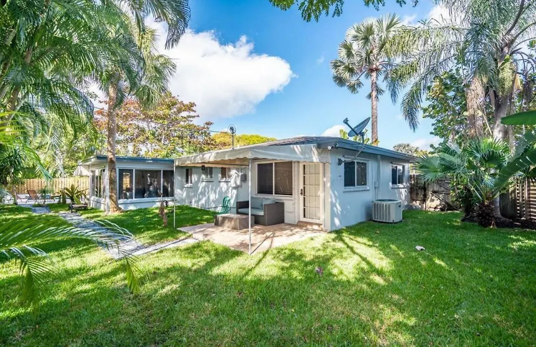 Wilton Tropical Oasis With Heated Pool And Hot Tub-1