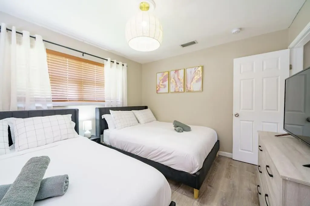 Cheerful 3-Bedroom Villa With Pool-1