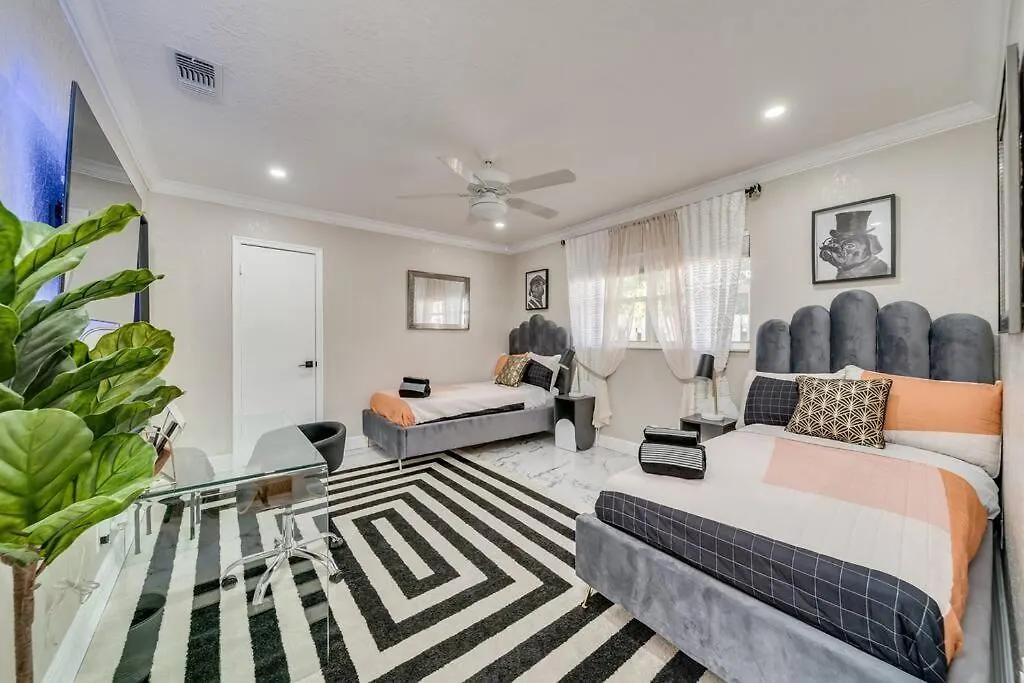 Modern Home 10 Minutes From Fort Lauderdale Beach!-1