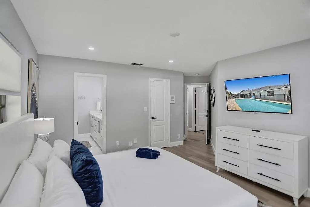 Stunning 6 Bedroom Heated Pool/Jacuzzi/Gameroom-1