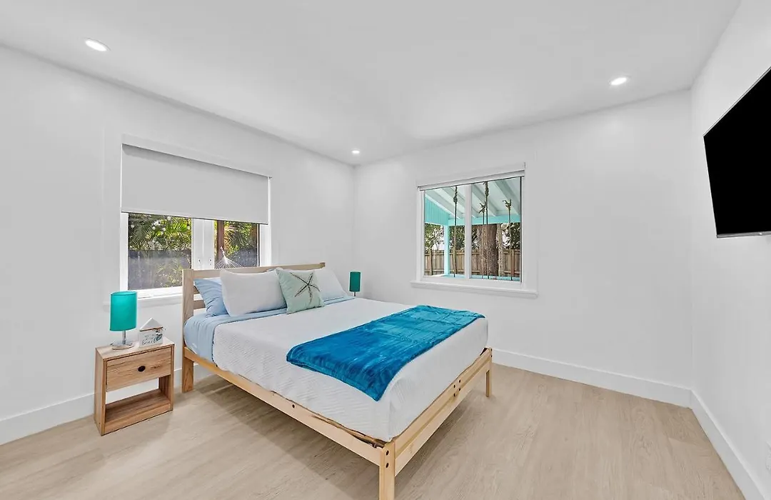 Quiet And Secluded 4 Bedroom Home!-1
