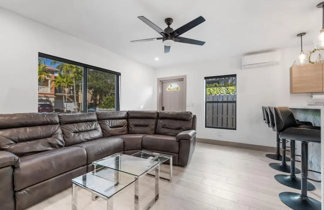 Lauderdale Modern 1 Bedroom 1 Bathroom With Private Backyard-1