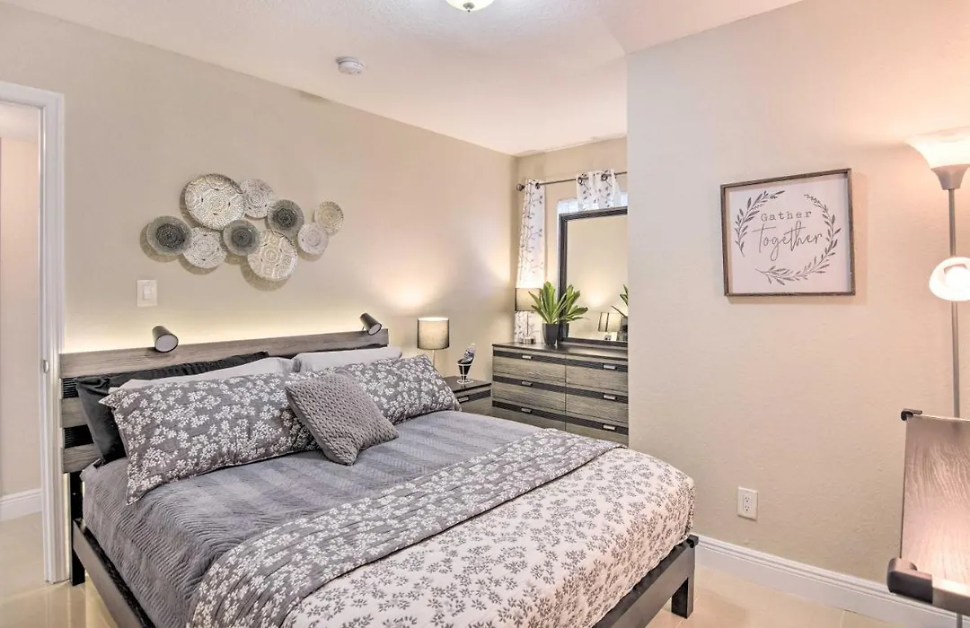 Fort Lauderdale Apt Near Beaches & Shopping!-1