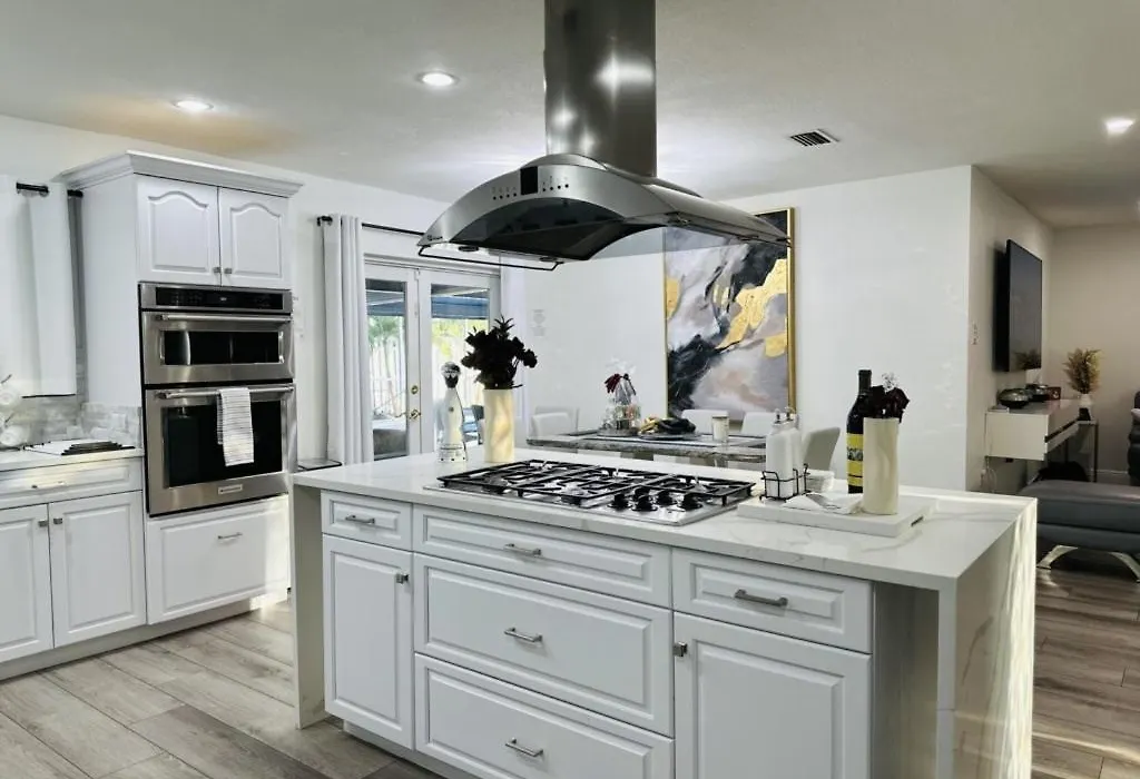 Spectacular Pool Home - 11 Min To Beach-1