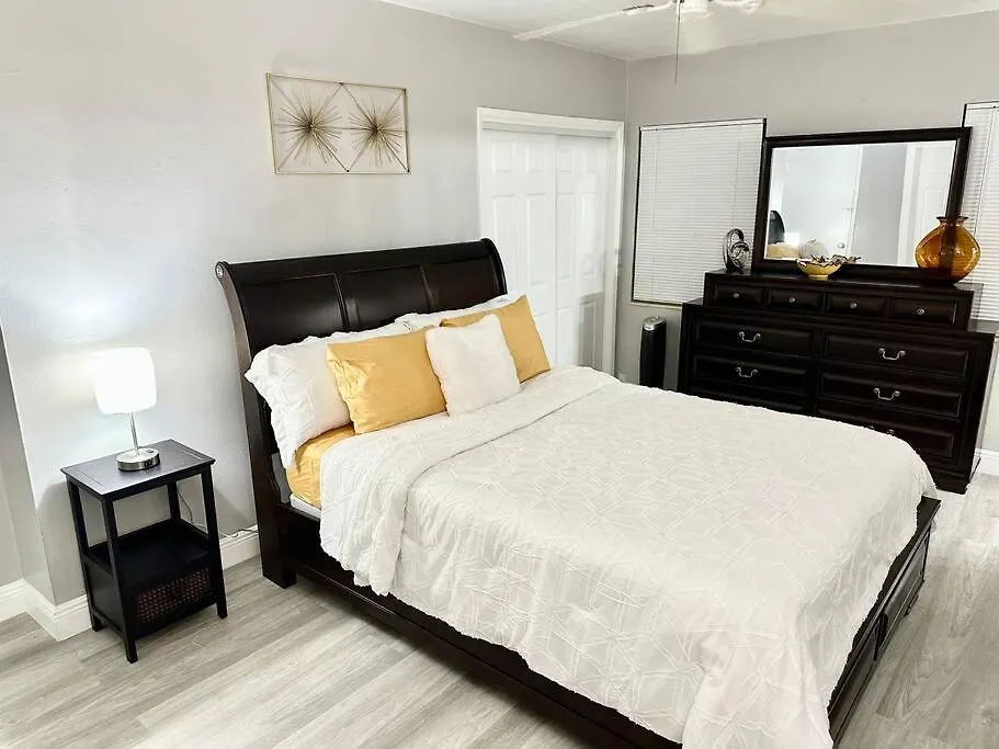 The Manors - Cozy 2 Bedrooms, 2 Baths-1