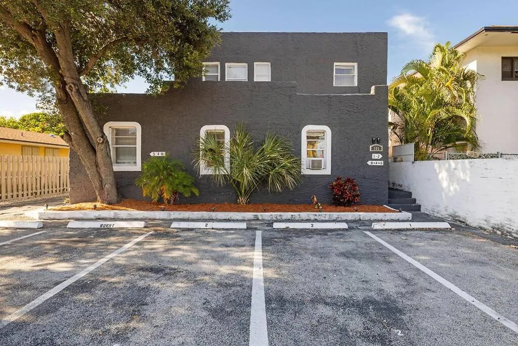 Peaceful Urban Escape Close To Las Olas & Beach-1