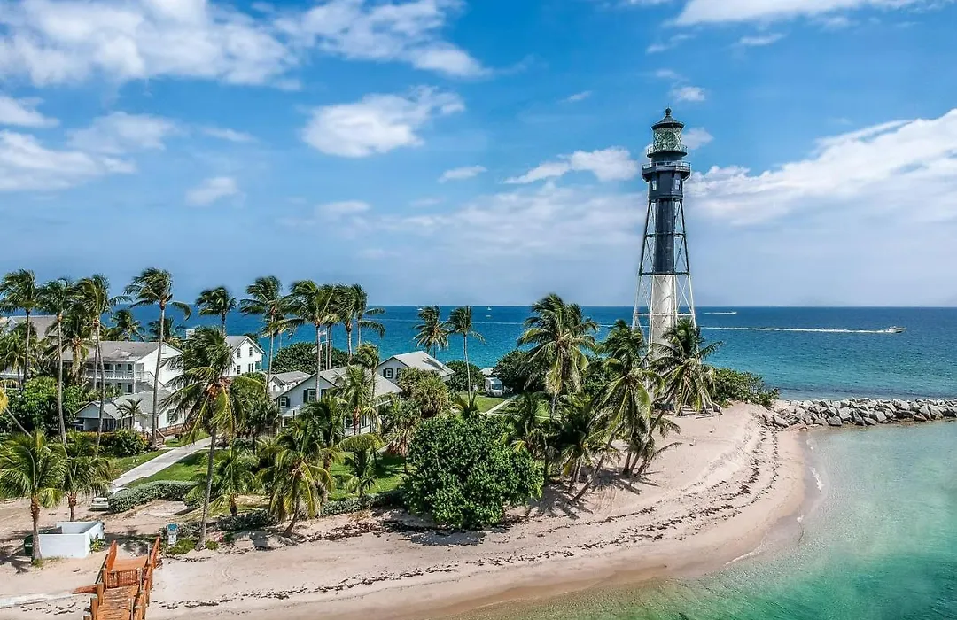 Gorgeous 4Bd/3Ba Villa.Close To The Ocean.Heated Pool!-1