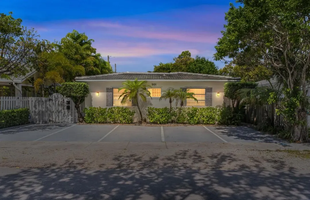 Las Olas Vibe, Very Cool, 2 2, Close To All Action Duplex-1