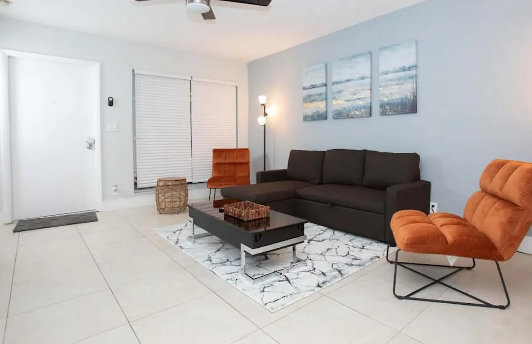 Central Location In Hollywood-1