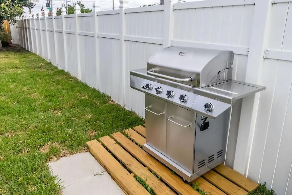 Heated Pool Free Parking Bbq Close 2 Ftl Beach!-1