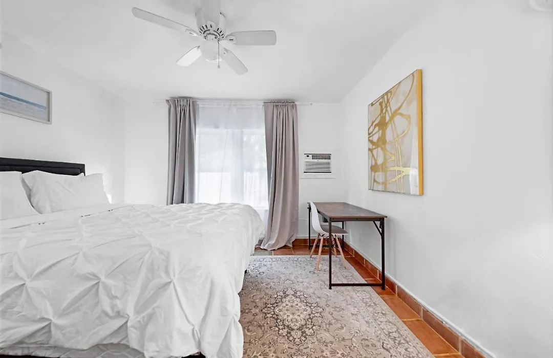 Victoria Park Hotel #B - Cozy 1Bd With Private Backyard And Bbq-1
