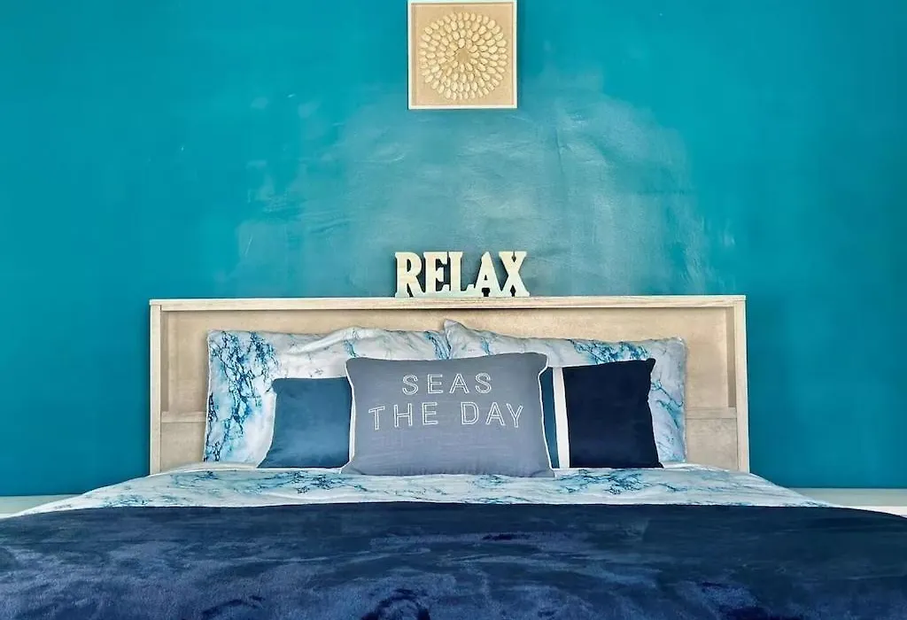 Comfy Home Minutes From Warm Sandy Beaches And Popular Restaurants!-1