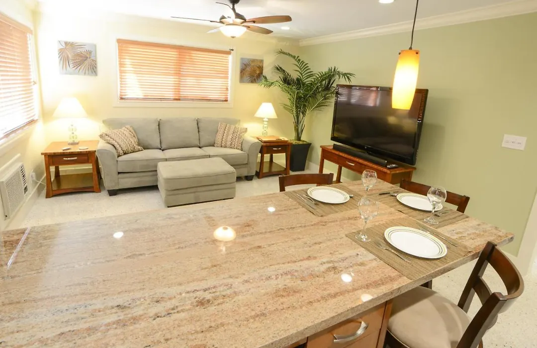 Paradise Vacation Suites #1 - One Bedroom With Pool - Walk To Wilton Drive Bars & Restaurants-1